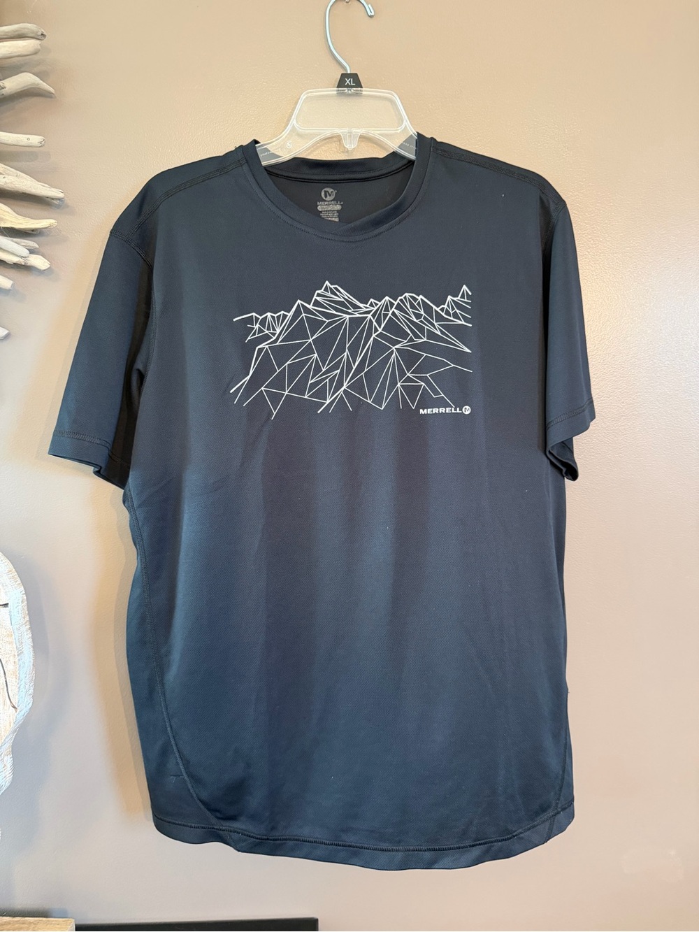 Merrell tee in black